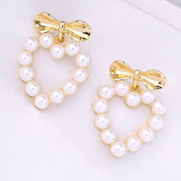 Chic Gold Pearl Heart Earrings - Picture 3 of 4